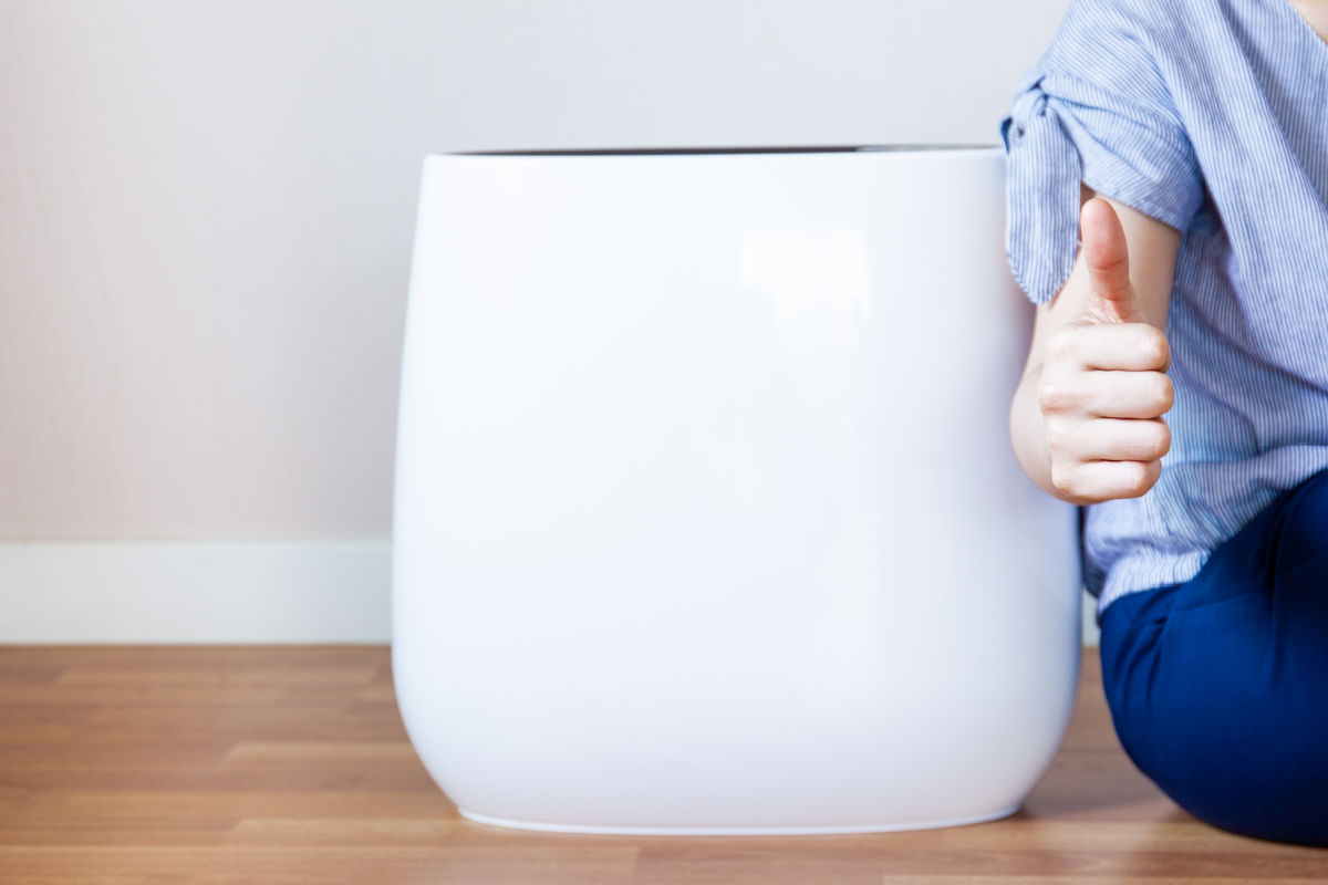 thumbs up with large air purifier